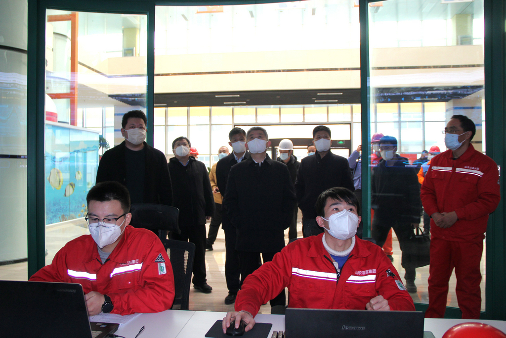 市委常委、副市長賈剛一行來潔晶檢查安全生產工作