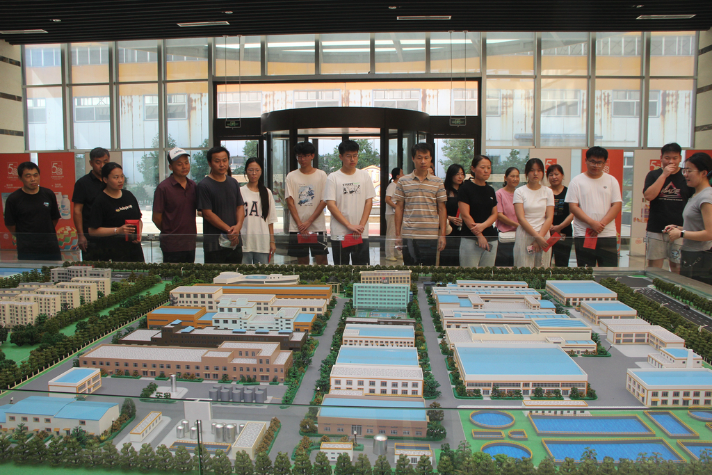 20250819情系職工子女 助力夢(mèng)想啟航——潔晶集團(tuán)舉行職工子女高考獎(jiǎng)學(xué)金發(fā)放儀式4_1 20250819情系職工子女 助力夢(mèng)想啟航——潔晶集團(tuán)舉行職工子女高考獎(jiǎng)學(xué)金發(fā)放儀式4_1