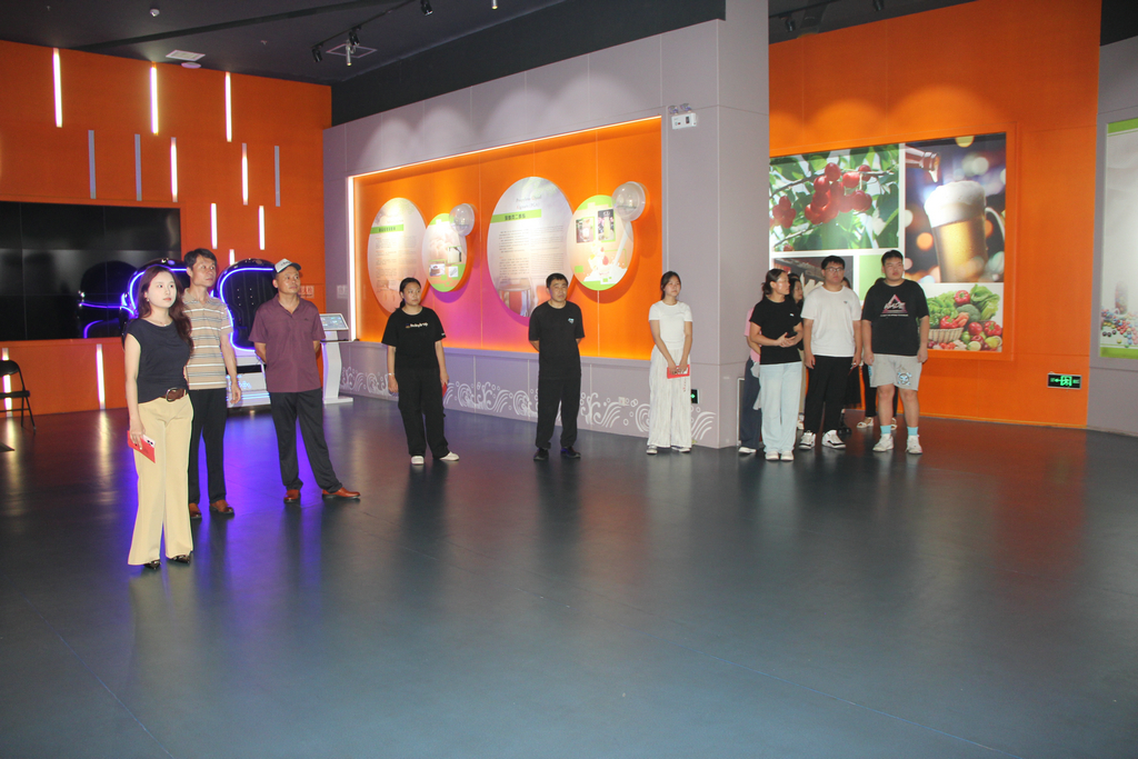 20250819情系職工子女 助力夢(mèng)想啟航——潔晶集團(tuán)舉行職工子女高考獎(jiǎng)學(xué)金發(fā)放儀式6_1 20250819情系職工子女 助力夢(mèng)想啟航——潔晶集團(tuán)舉行職工子女高考獎(jiǎng)學(xué)金發(fā)放儀式6_1