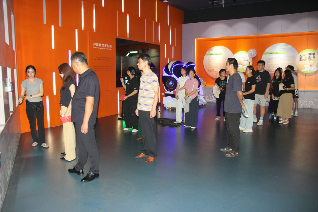 20250819情系職工子女 助力夢(mèng)想啟航——潔晶集團(tuán)舉行職工子女高考獎(jiǎng)學(xué)金發(fā)放儀式7_1 20250819情系職工子女 助力夢(mèng)想啟航——潔晶集團(tuán)舉行職工子女高考獎(jiǎng)學(xué)金發(fā)放儀式7_1